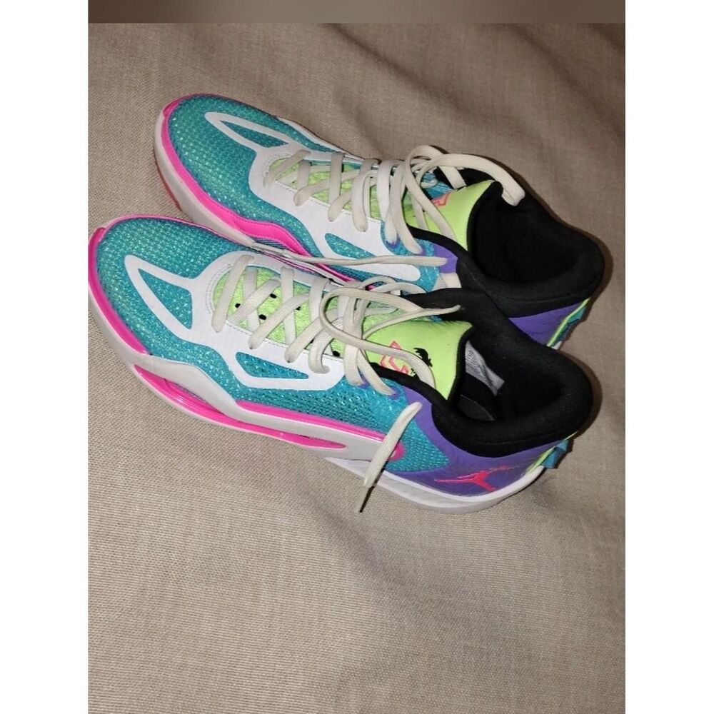 Jordan Men's Blue and Pink Trainers